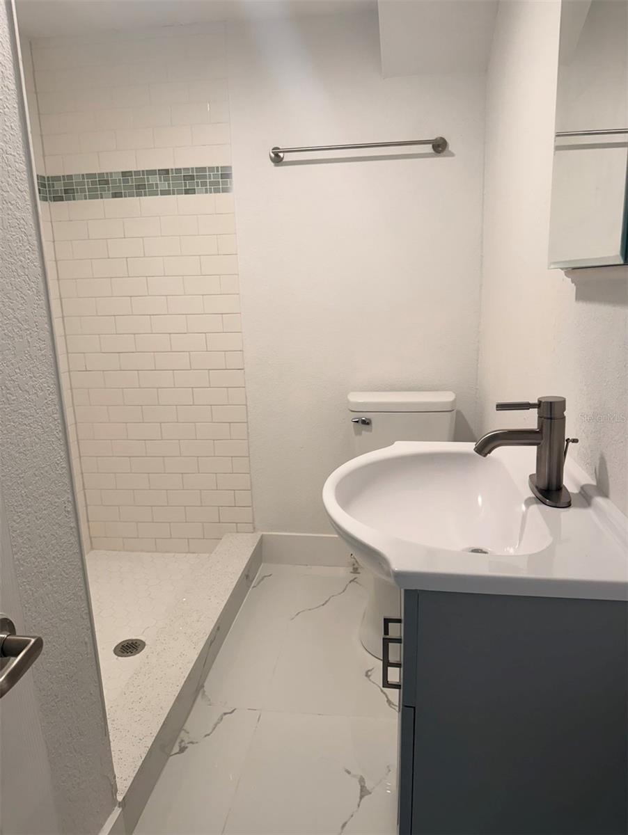 TB8524844 Property Photo 10