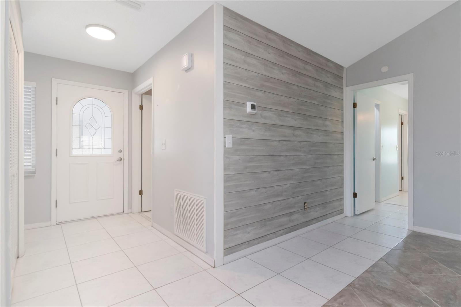 303 Barstow Ct Property Photo 6