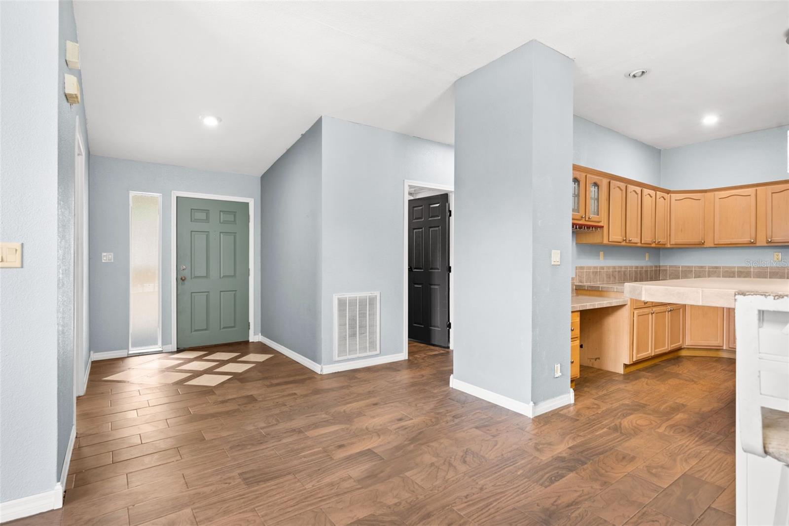 12801 Cliffside Pl Property Photo 2