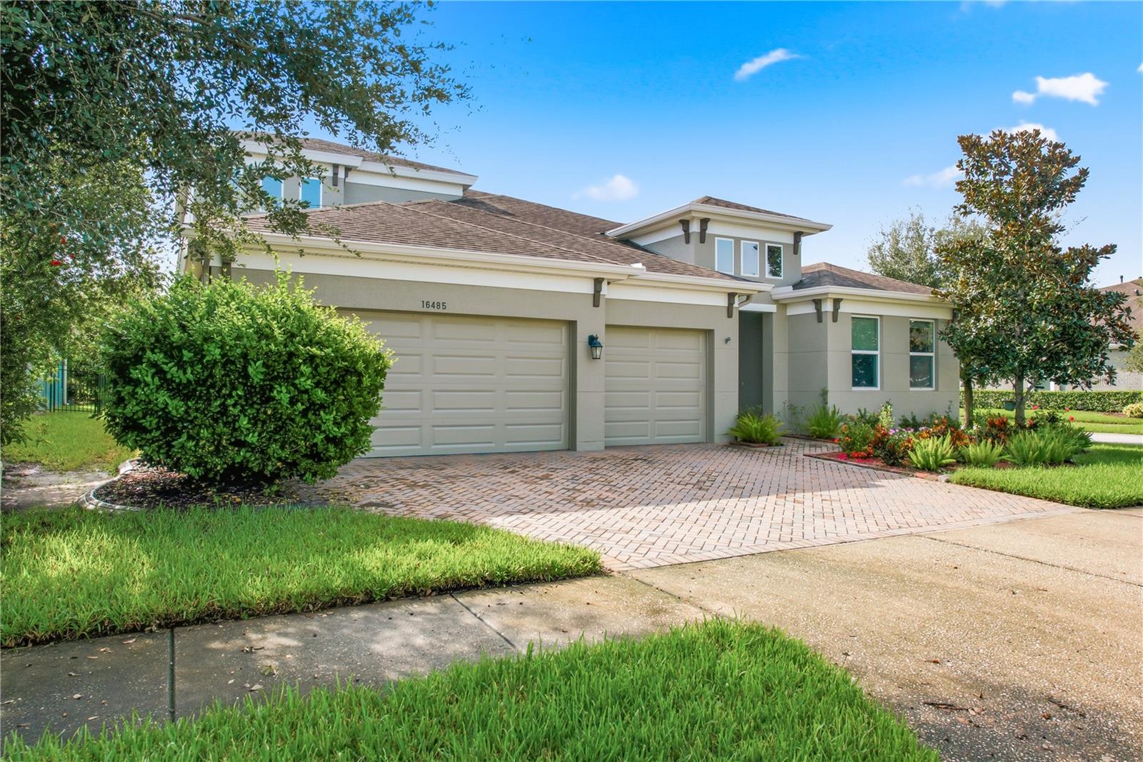 16485 Courtyard Loop Property Photo 3