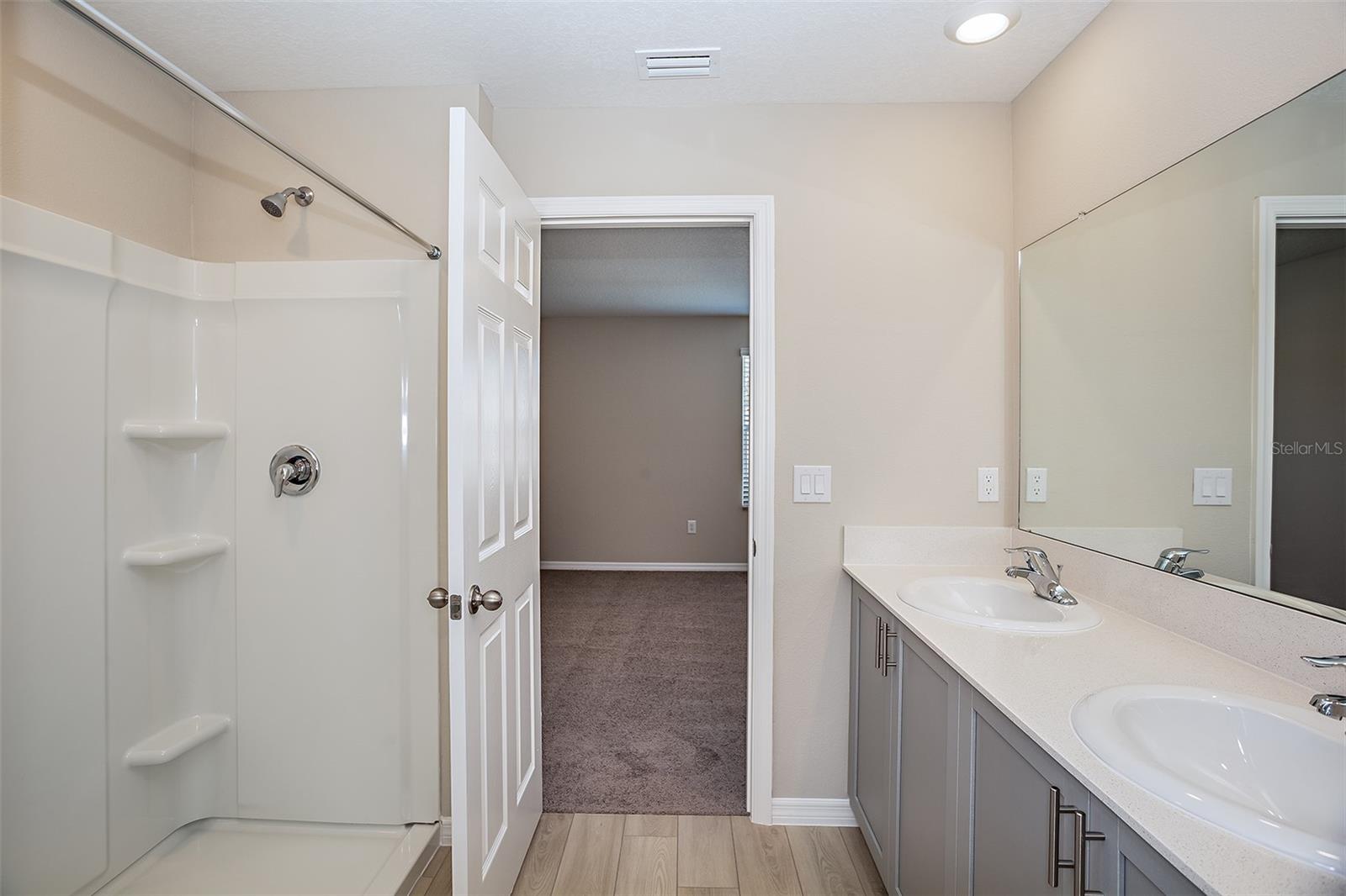 5445 San Pietro Dr Property Photo 6