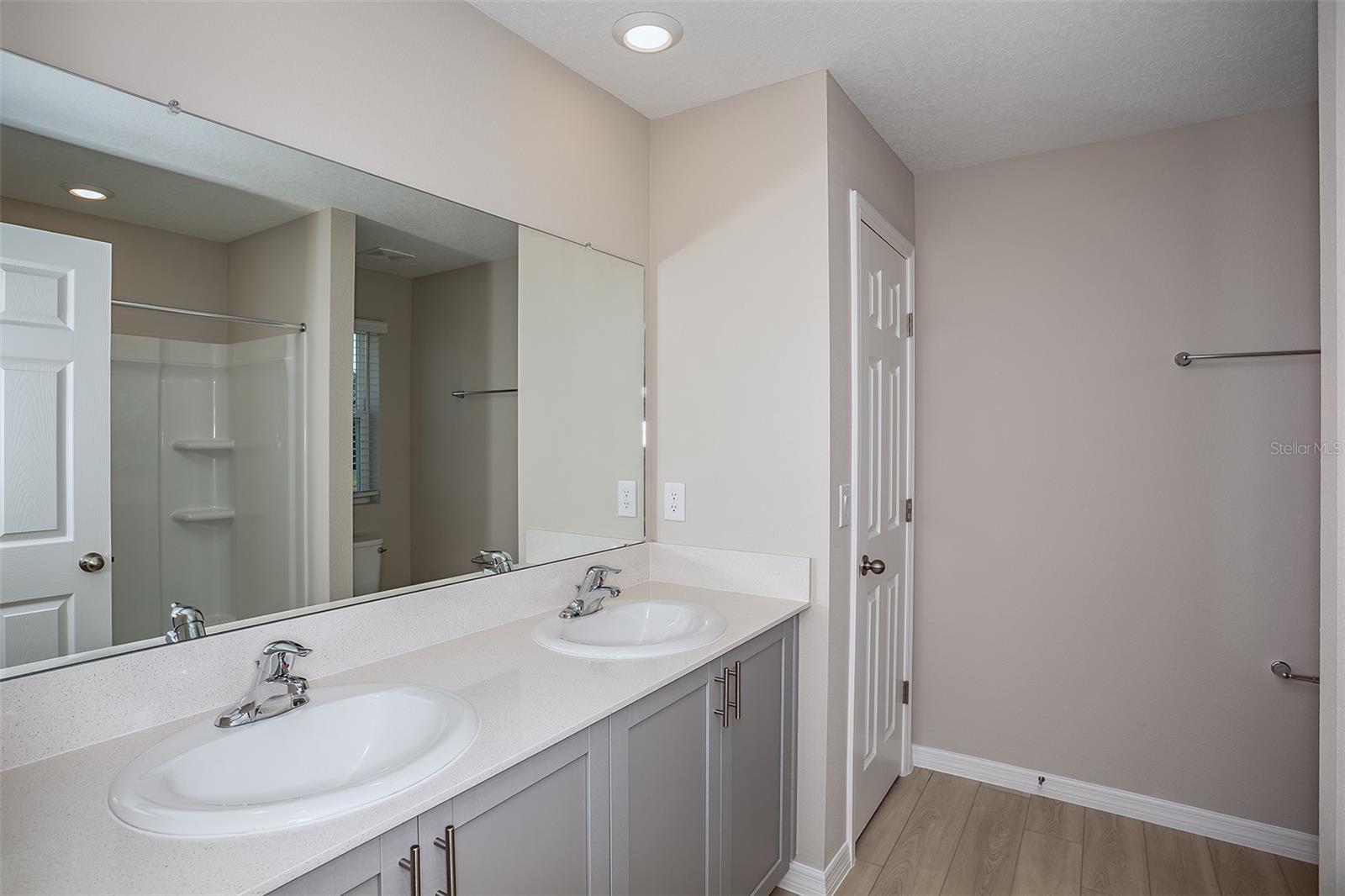 5445 San Pietro Dr Property Photo 7