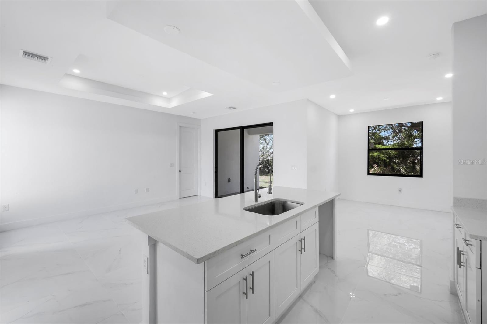 100 Parish Dr Property Photo 12