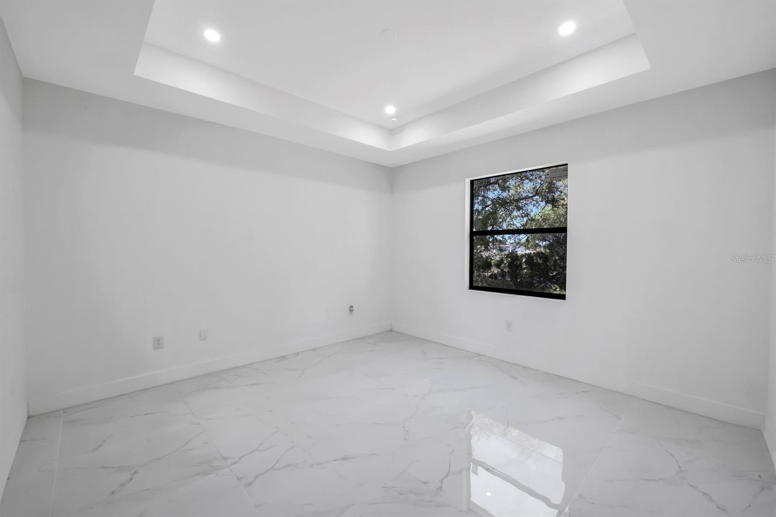 100 Parish Dr Property Photo 14