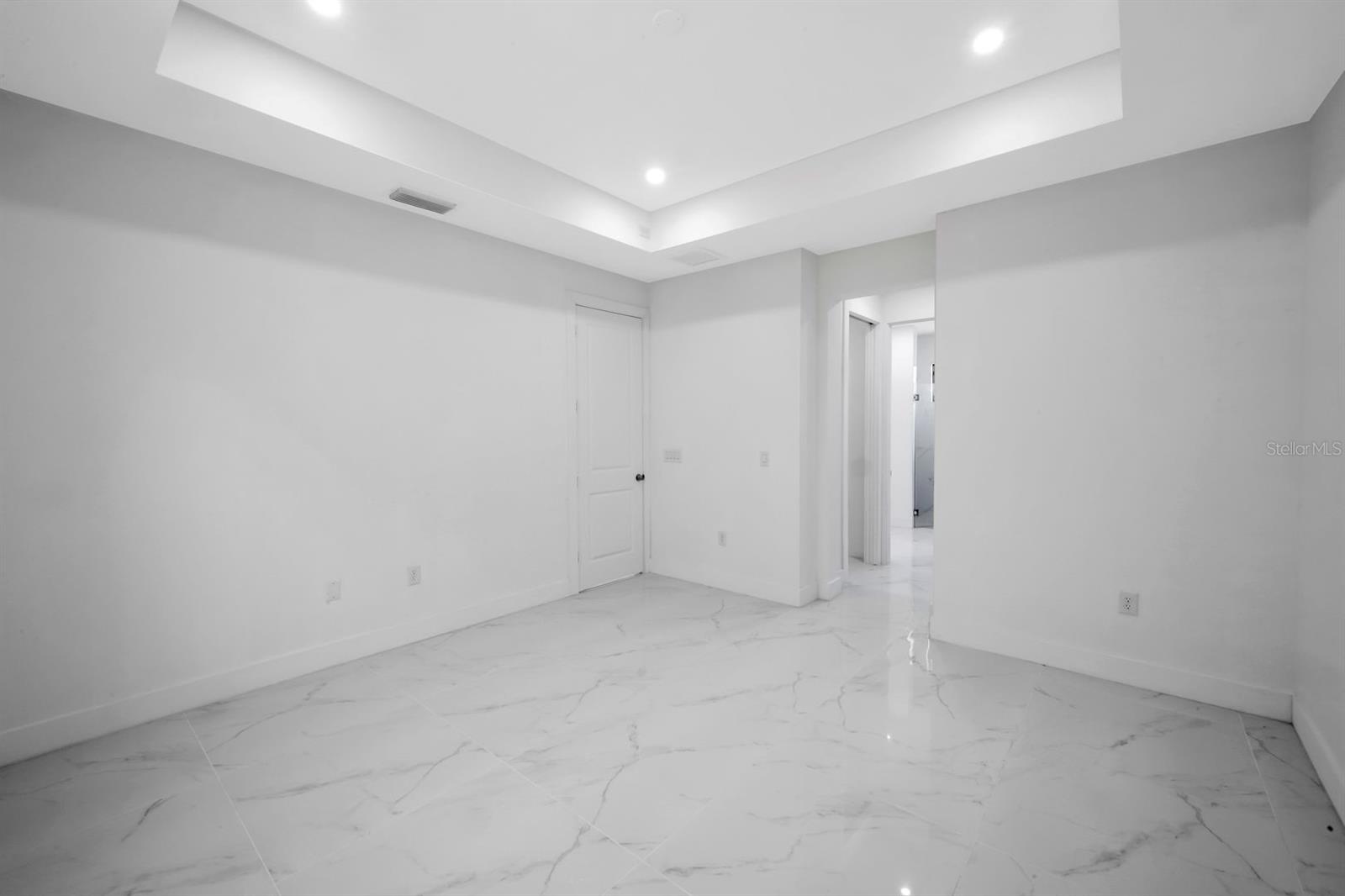 100 Parish Dr Property Photo 15