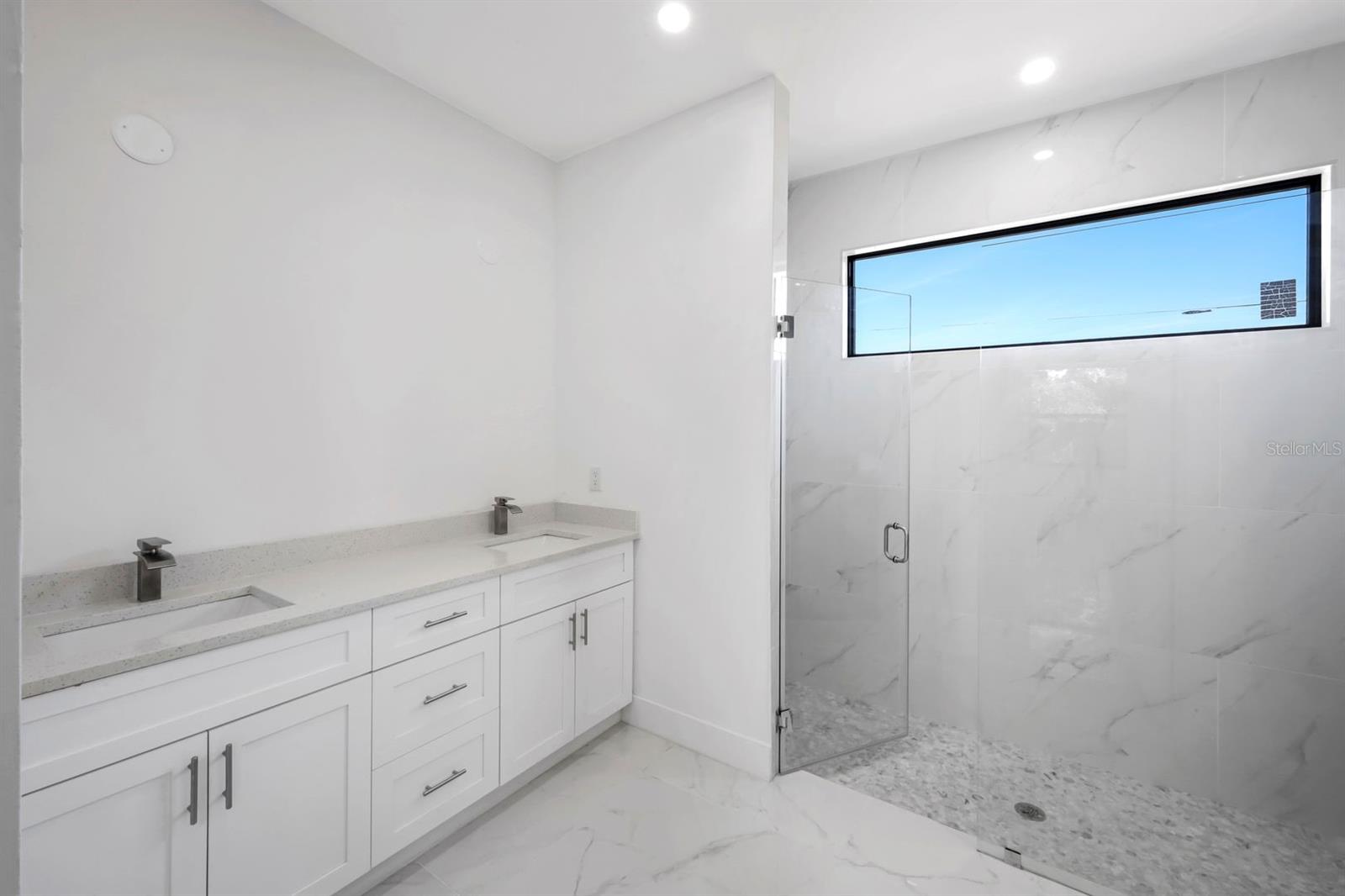 100 Parish Dr Property Photo 17