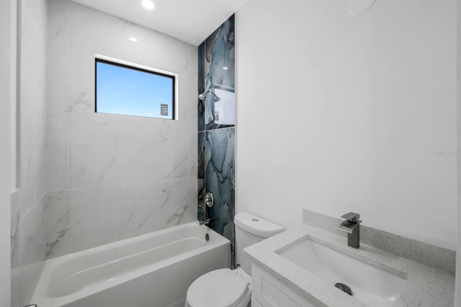 100 Parish Dr Property Photo 20