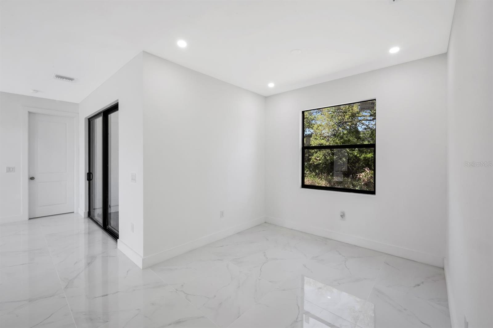 100 Parish Dr Property Photo 23