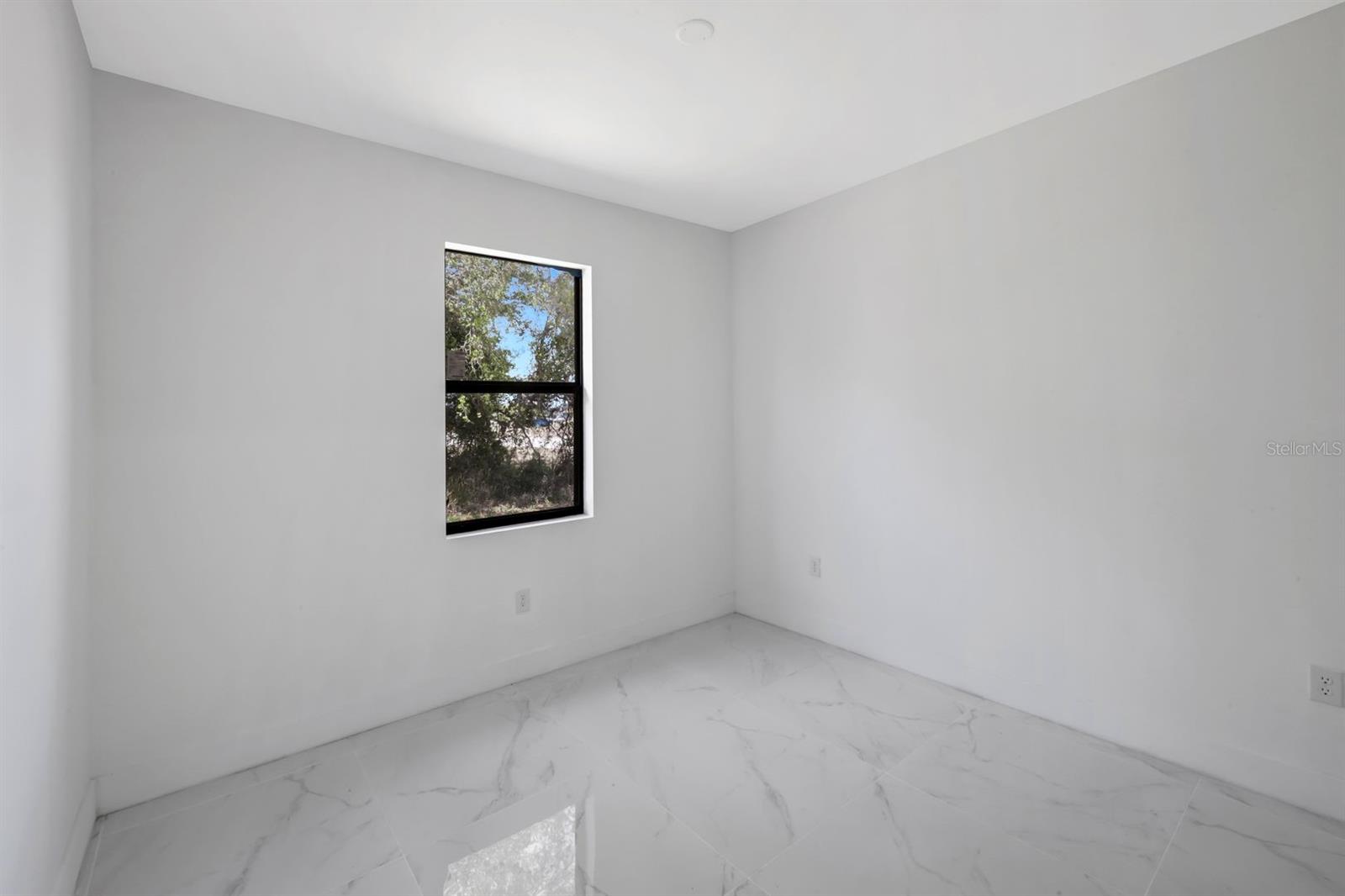 100 Parish Dr Property Photo 24