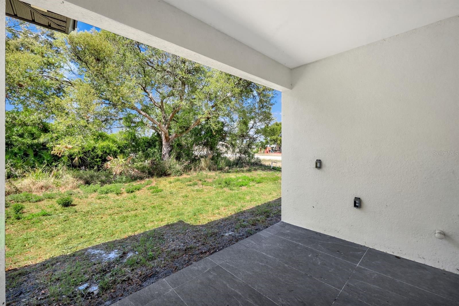 100 Parish Dr Property Photo 27