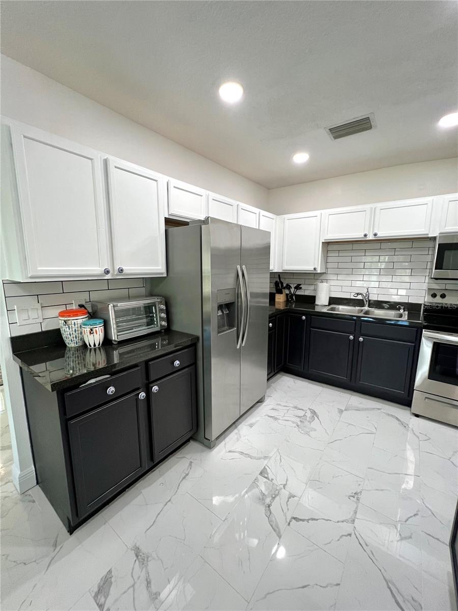 2173 Riviera Dr Property Photo 6
