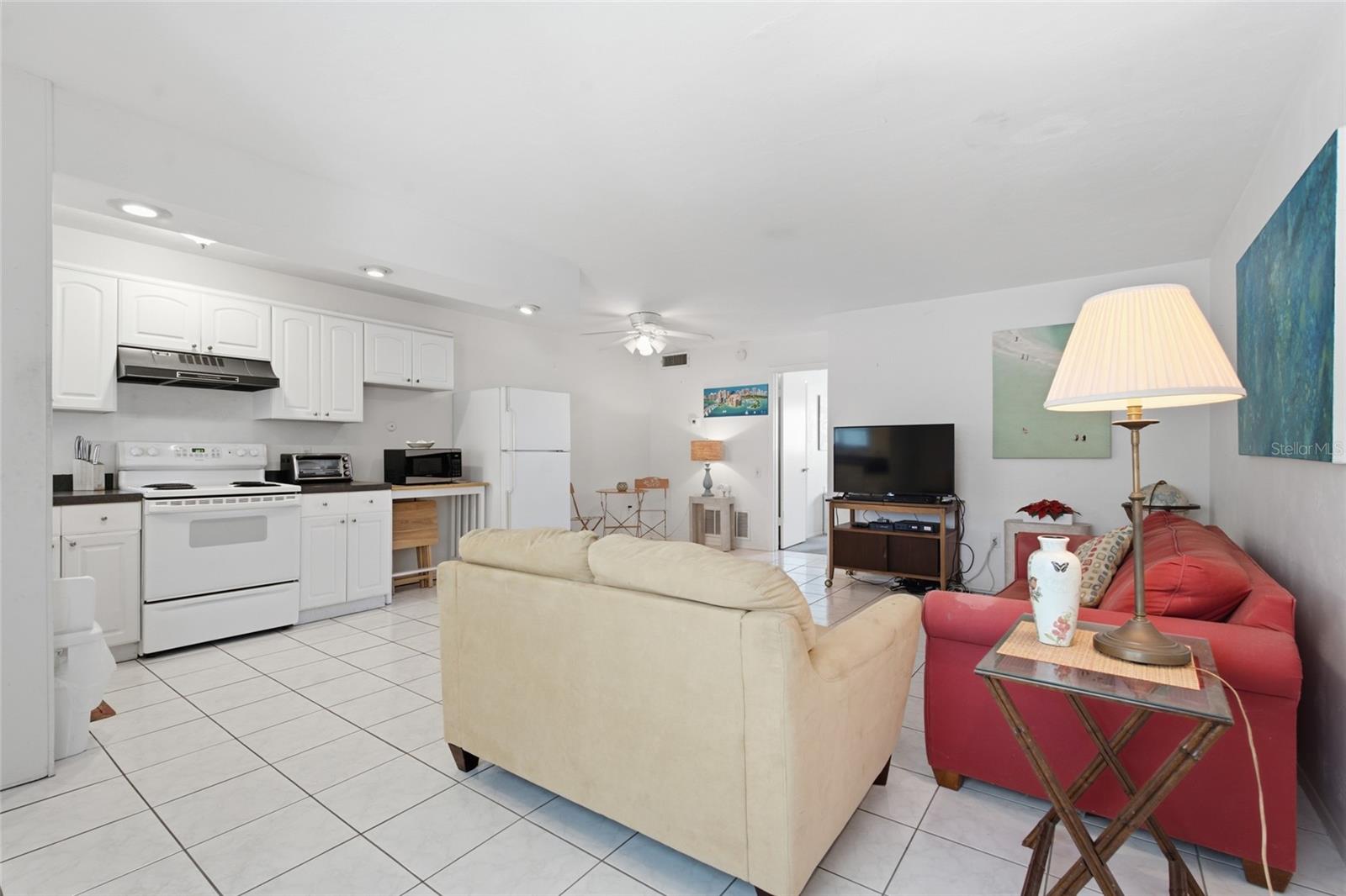 615 S Palm Ave #10 Property Photo 6