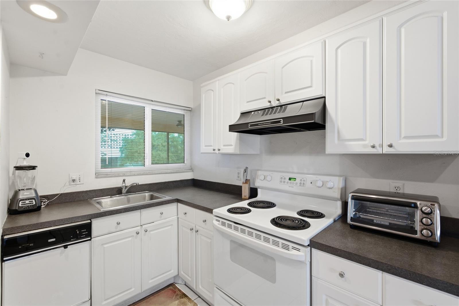 615 S Palm Ave #10 Property Photo 12