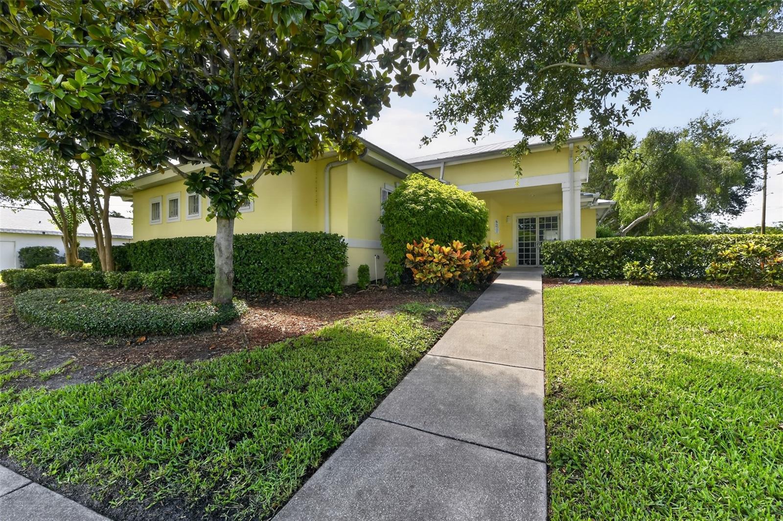 2555 PINELLAS POINT DR S