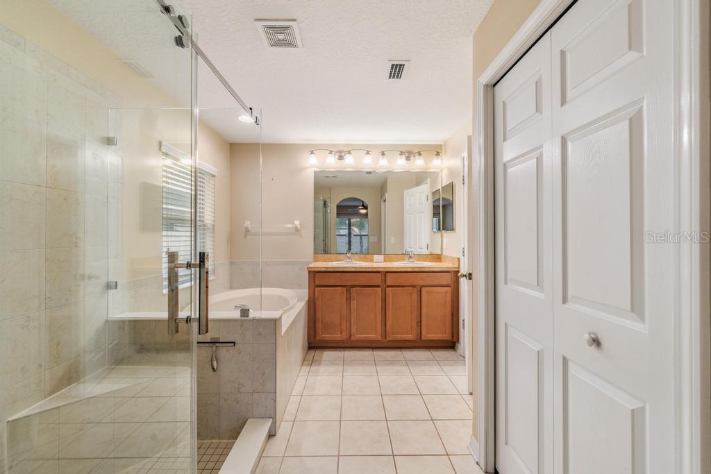 7013 Forest Mere Dr Property Photo 10