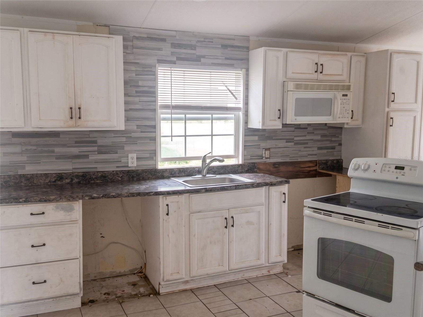 3296 Lake Buffum Rd W Property Photo 5