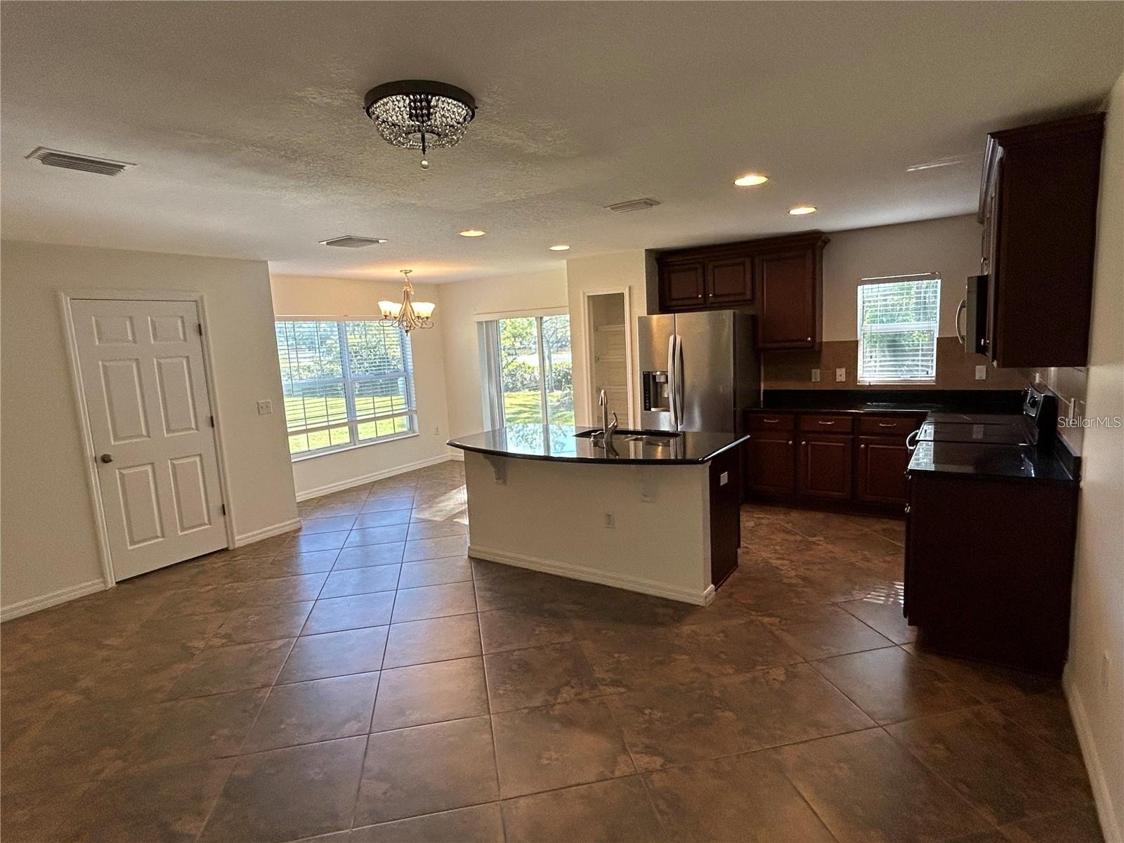 2802 Birchcreek Dr Property Photo 4