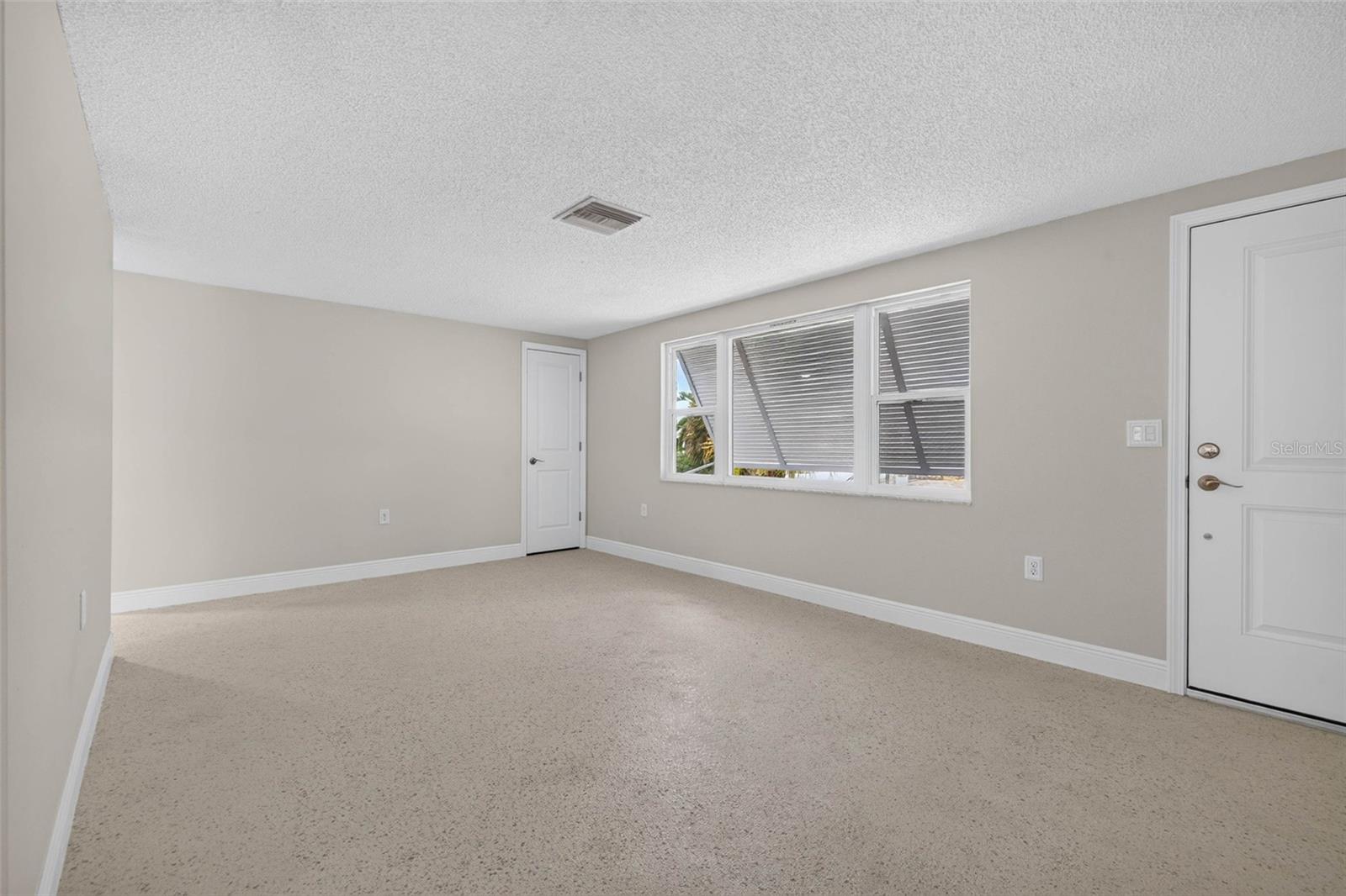 13626 Jennita Dr Property Photo 4