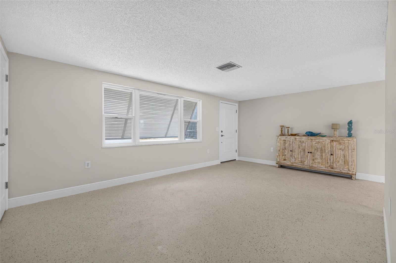 13626 Jennita Dr Property Photo 5