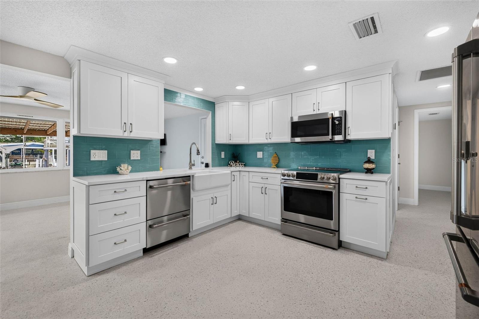 13626 Jennita Dr Property Photo 6
