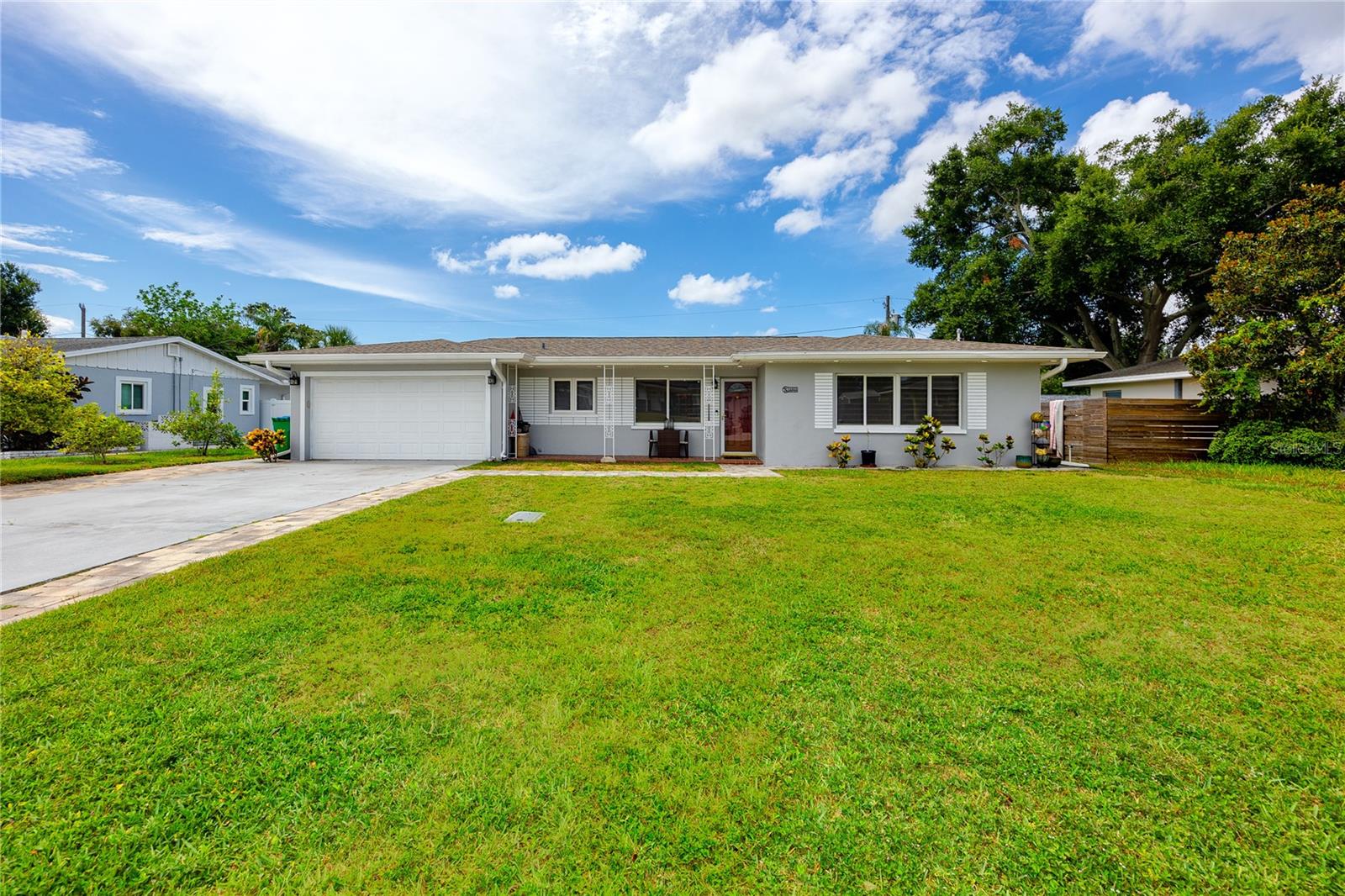 1833 Hunt Ln Property Photo 1