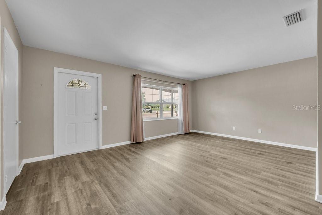 1105 N Parsons Ave Property Photo 6