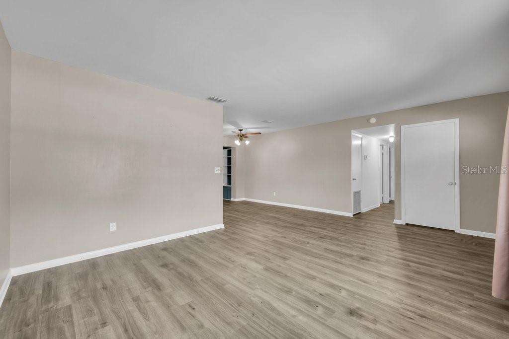 1105 N Parsons Ave Property Photo 8