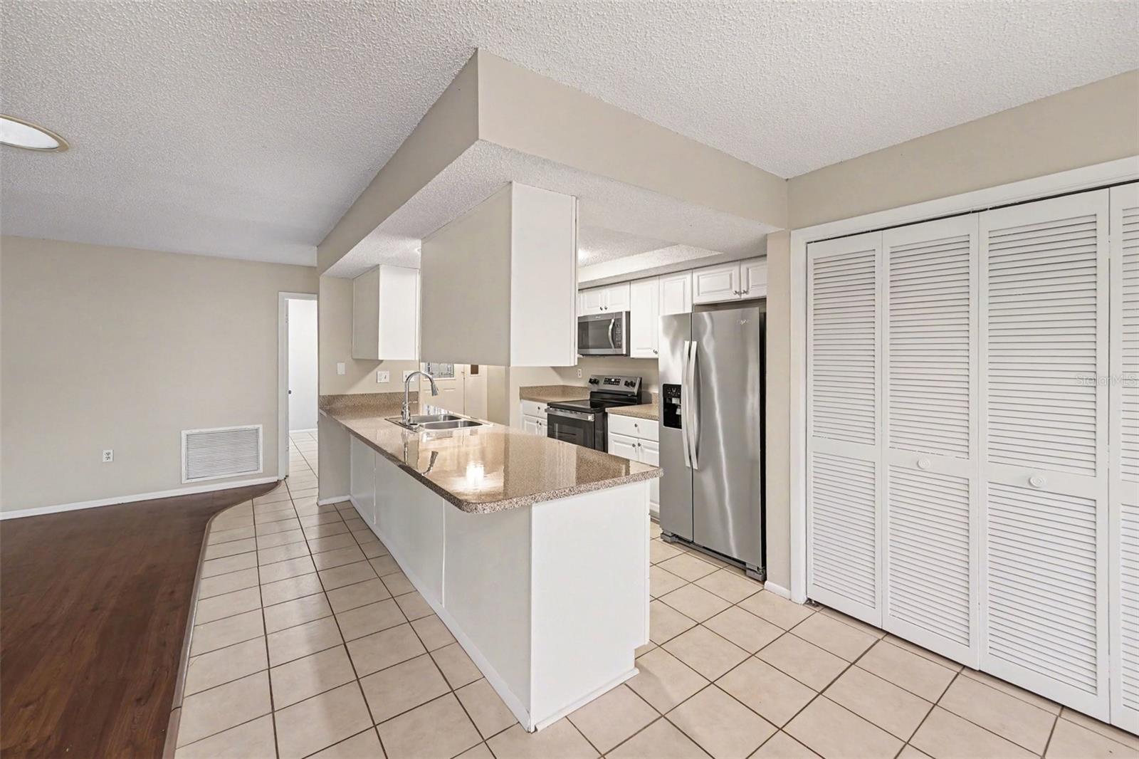 2431 Grove Ridge Dr Property Photo 12