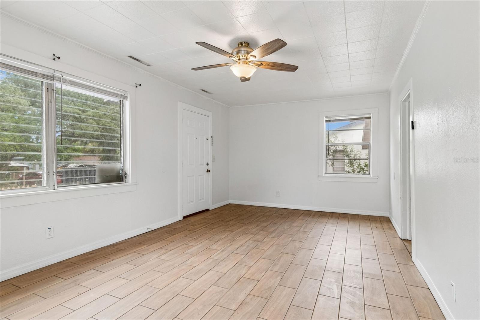 1363 Tioga Ave Property Photo 3