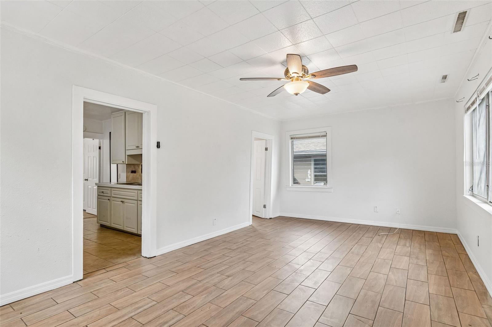 1363 Tioga Ave Property Photo 4