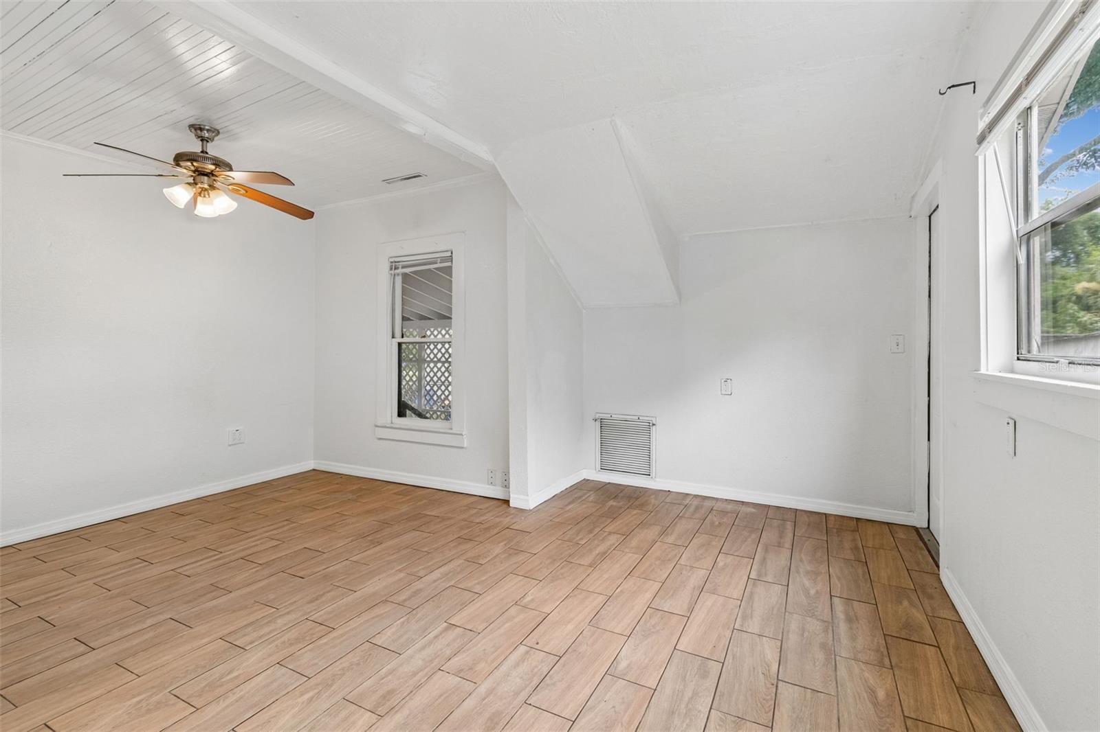 1363 Tioga Ave Property Photo 11
