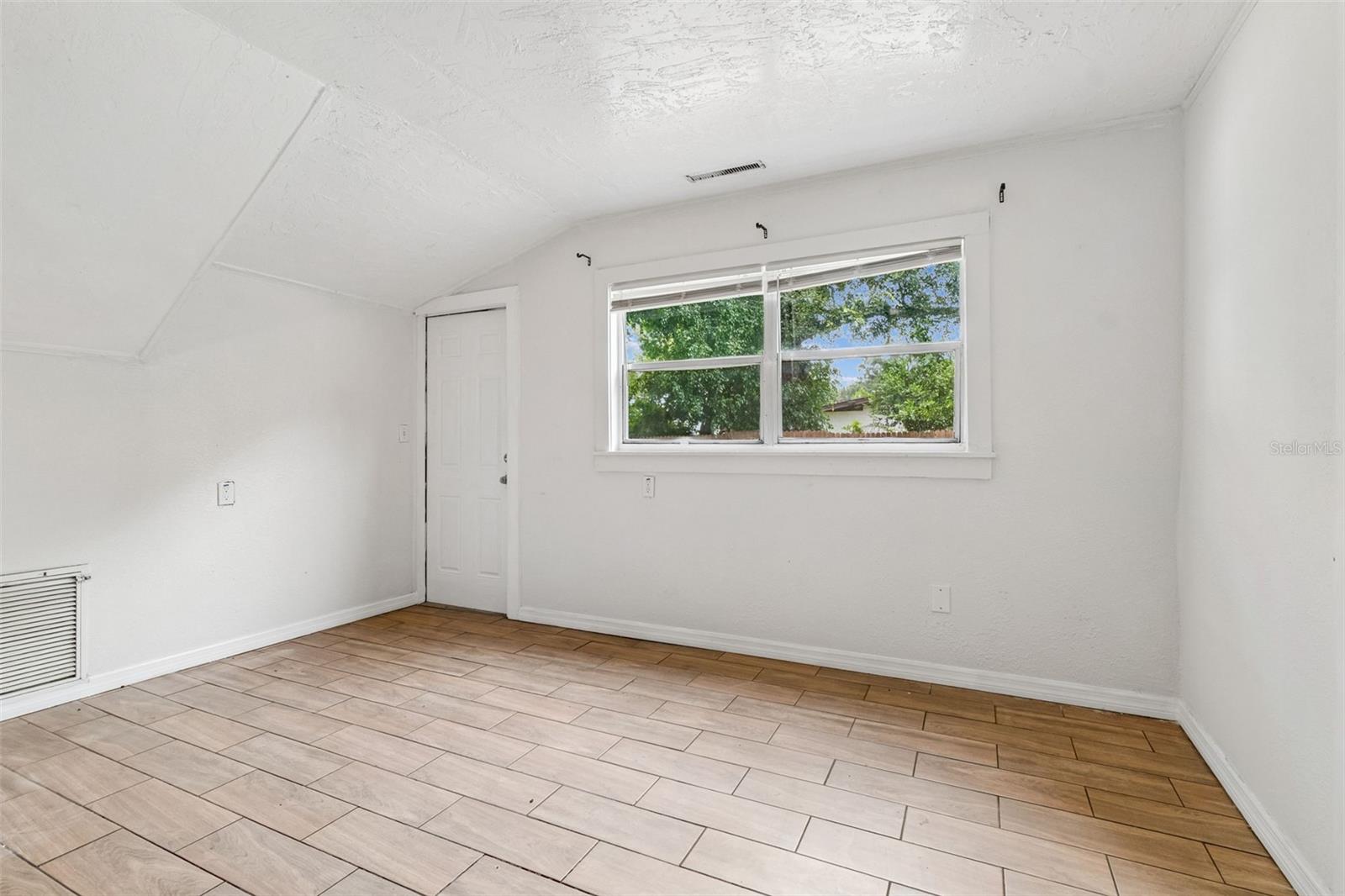 1363 Tioga Ave Property Photo 13