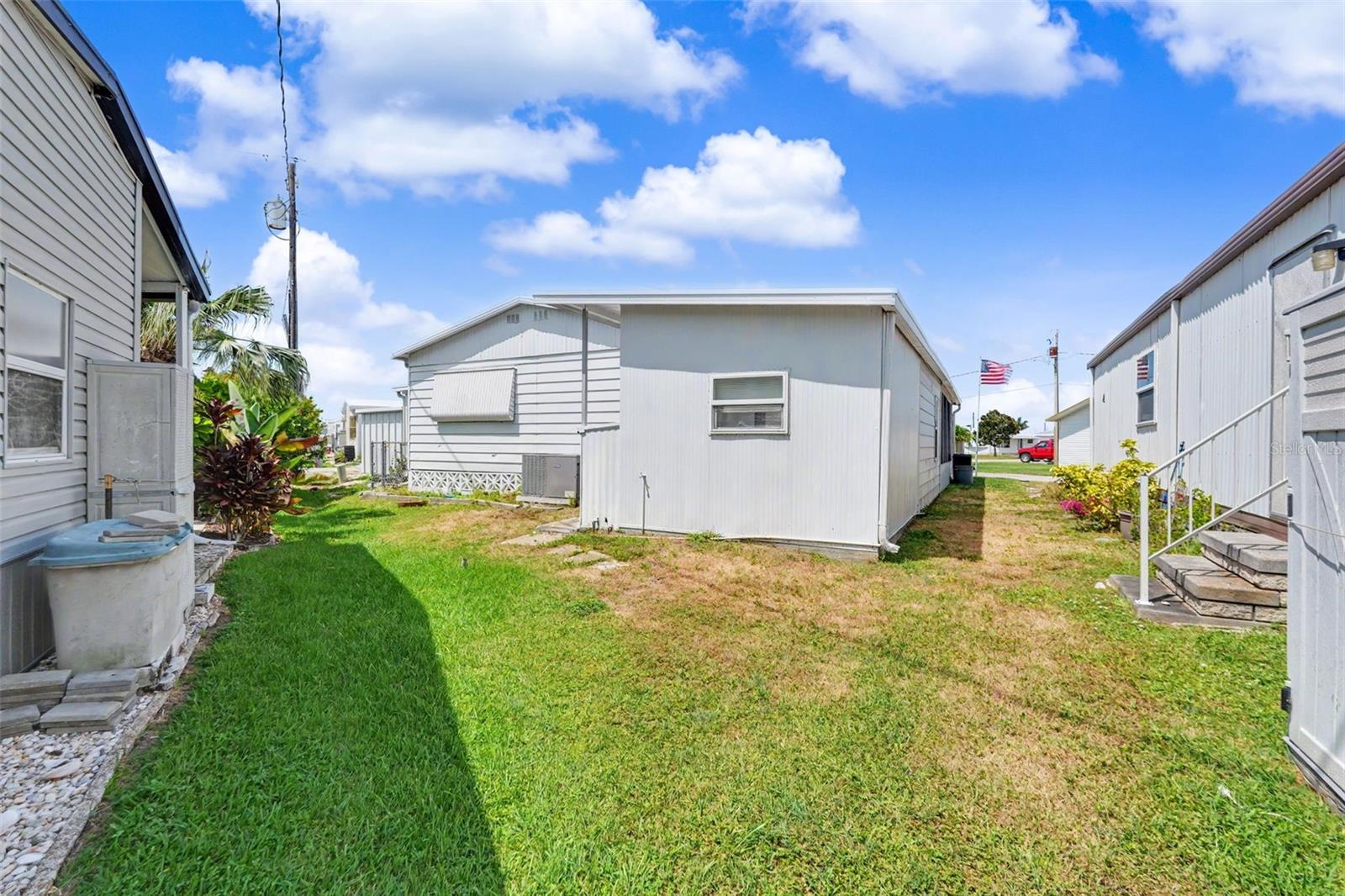 6523 Kansas St Property Photo 4
