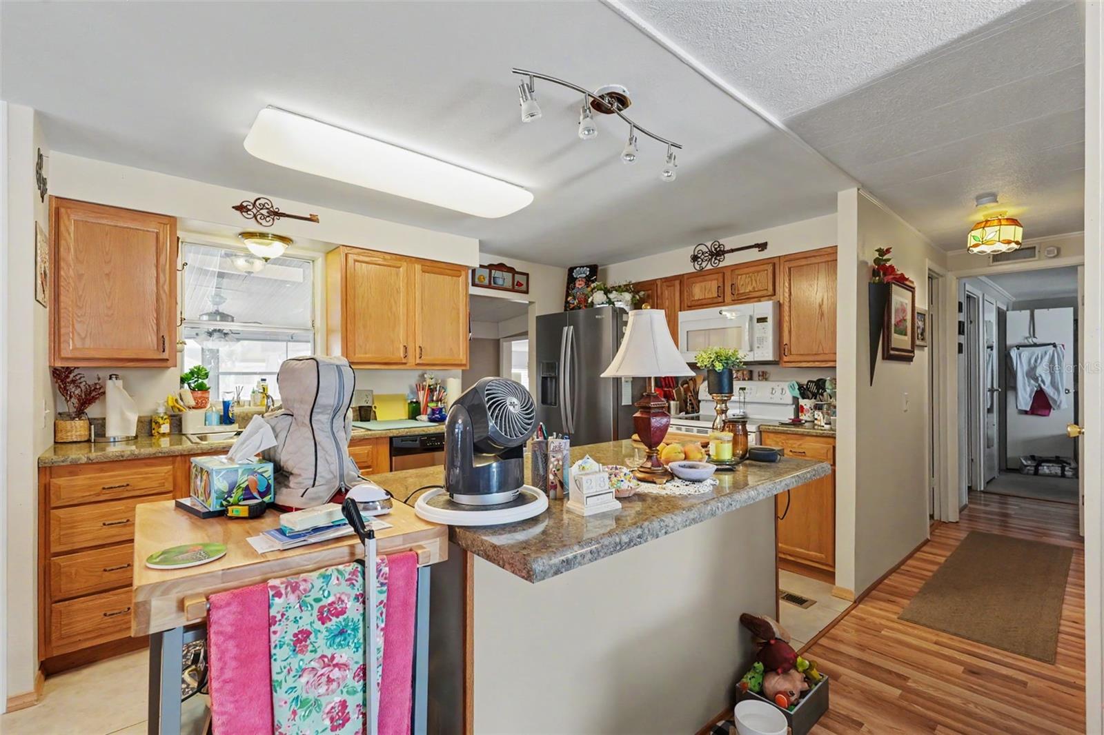 6523 Kansas St Property Photo 23
