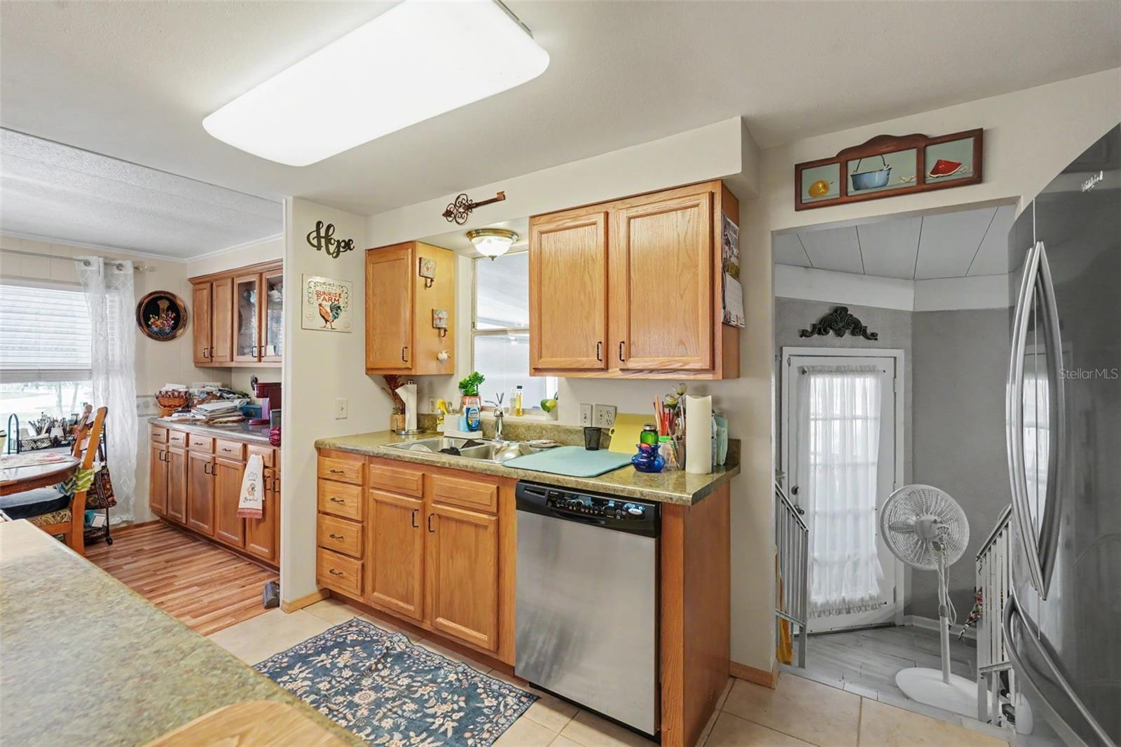 6523 Kansas St Property Photo 24
