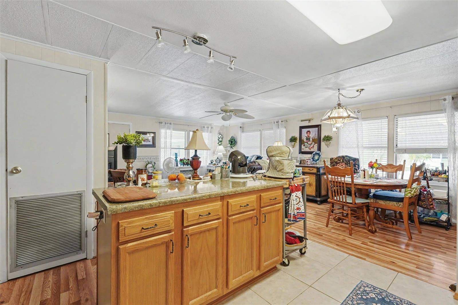 6523 Kansas St Property Photo 27