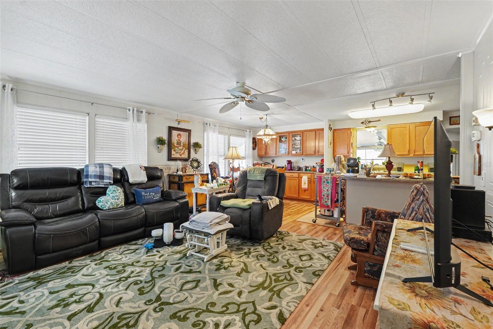 6523 Kansas St Property Photo 30