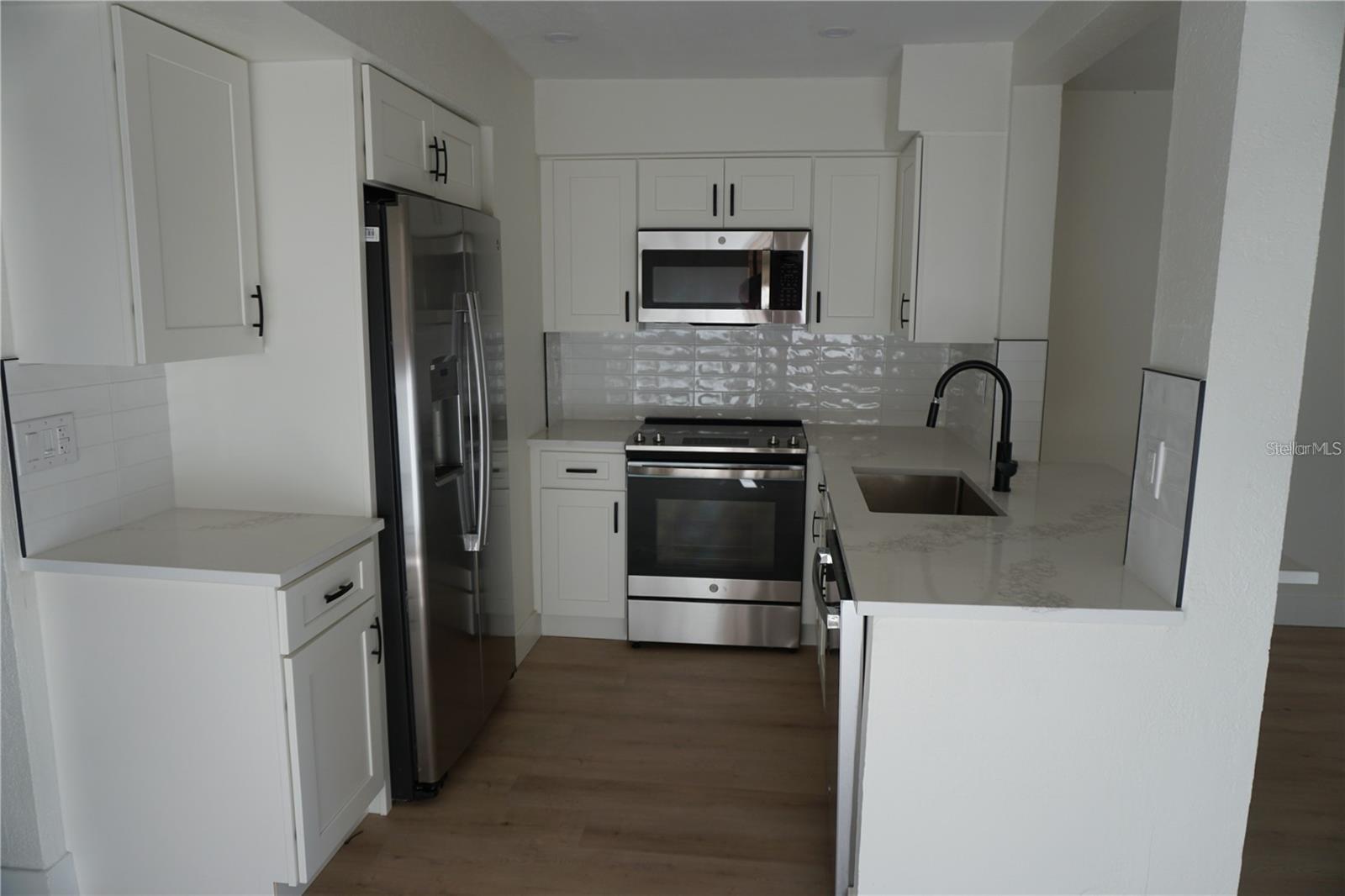 2404 Brigadoon Dr Property Photo 6