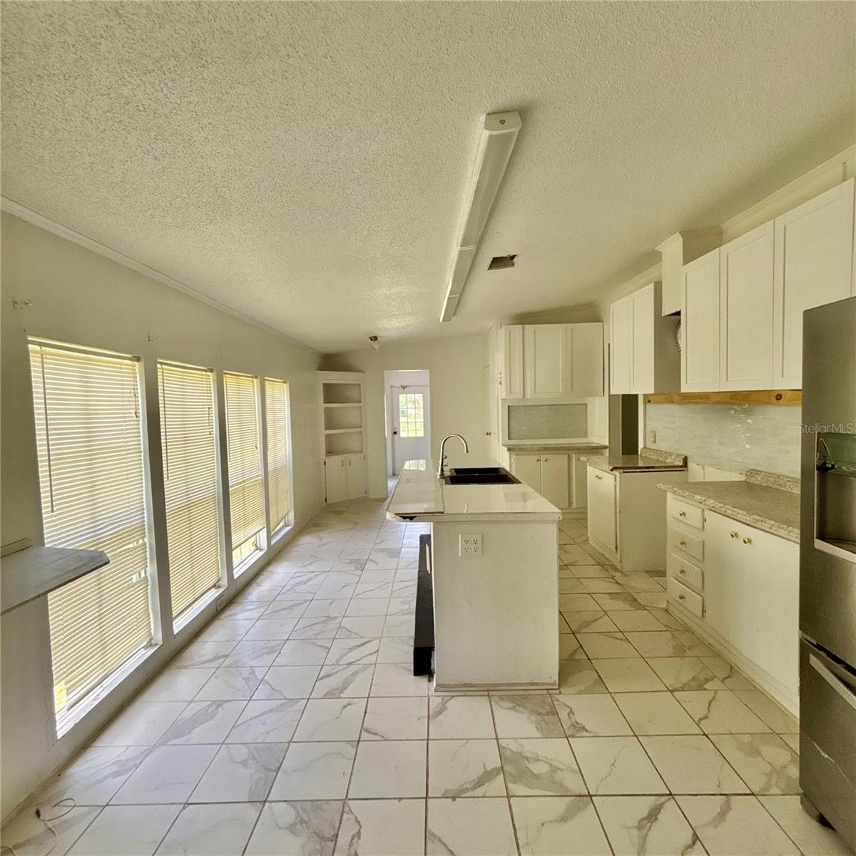 TB8525170 Property Photo 25
