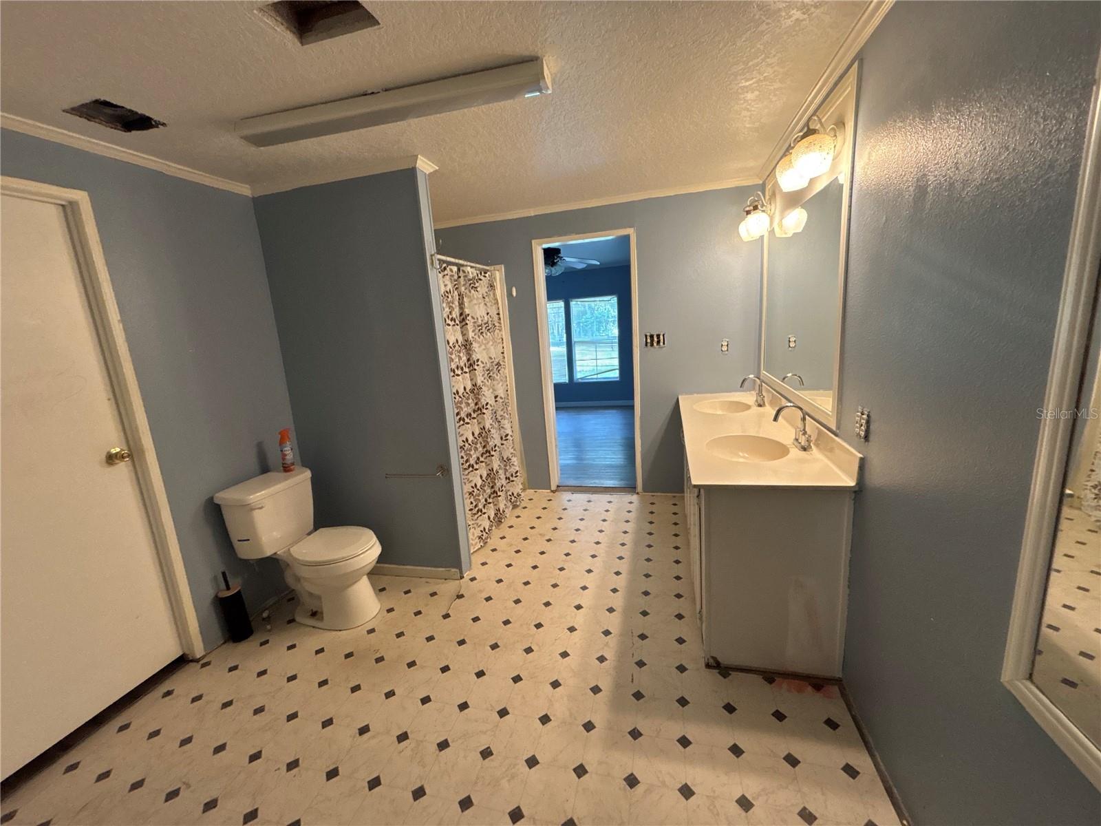 TB8525170 Property Photo 31