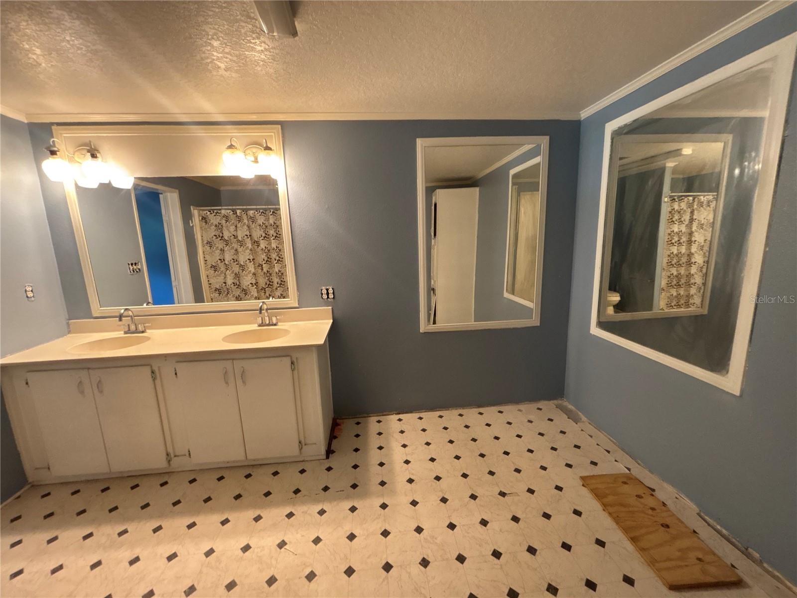 TB8525170 Property Photo 32