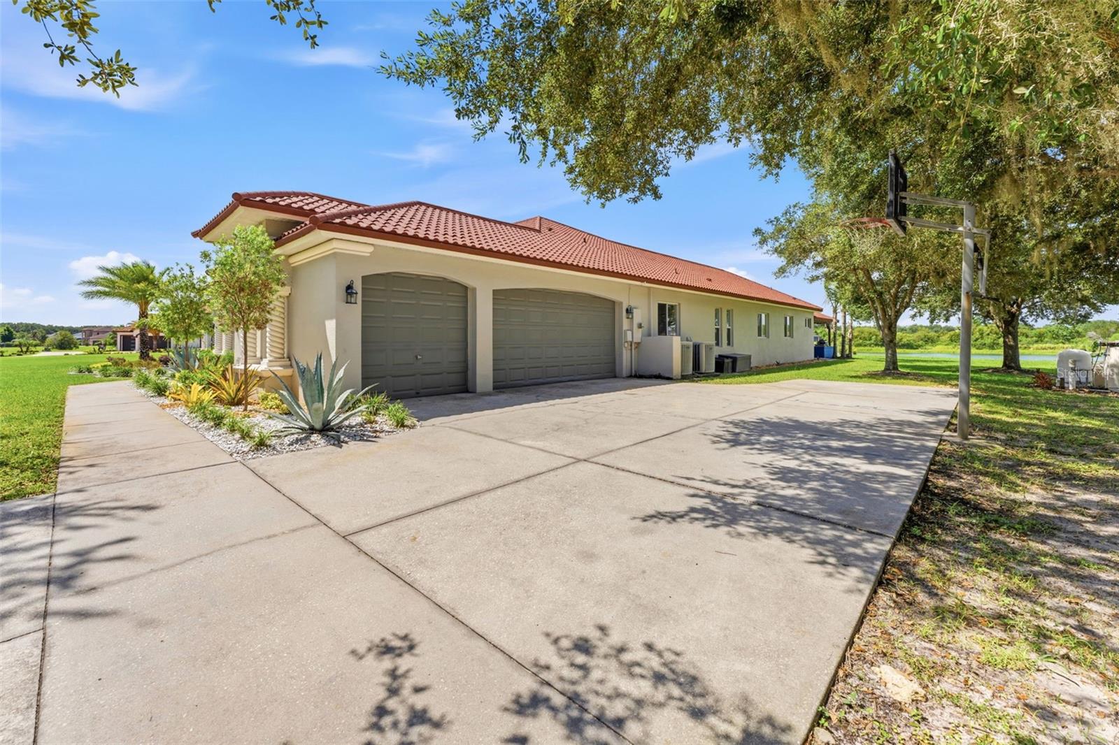 24355 Hideout Trl Property Photo 6
