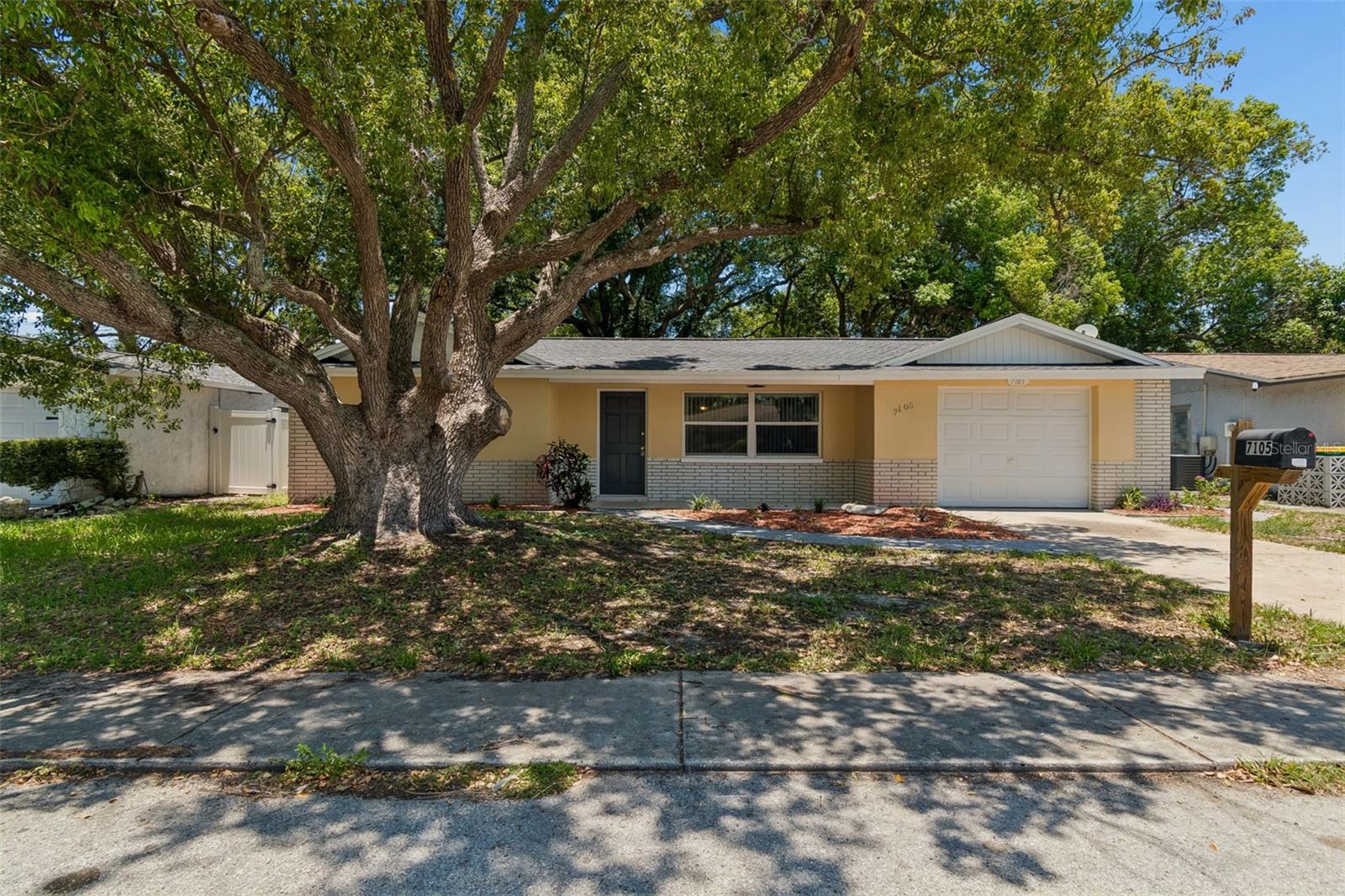 7105 Oakshire Dr Property Photo 1
