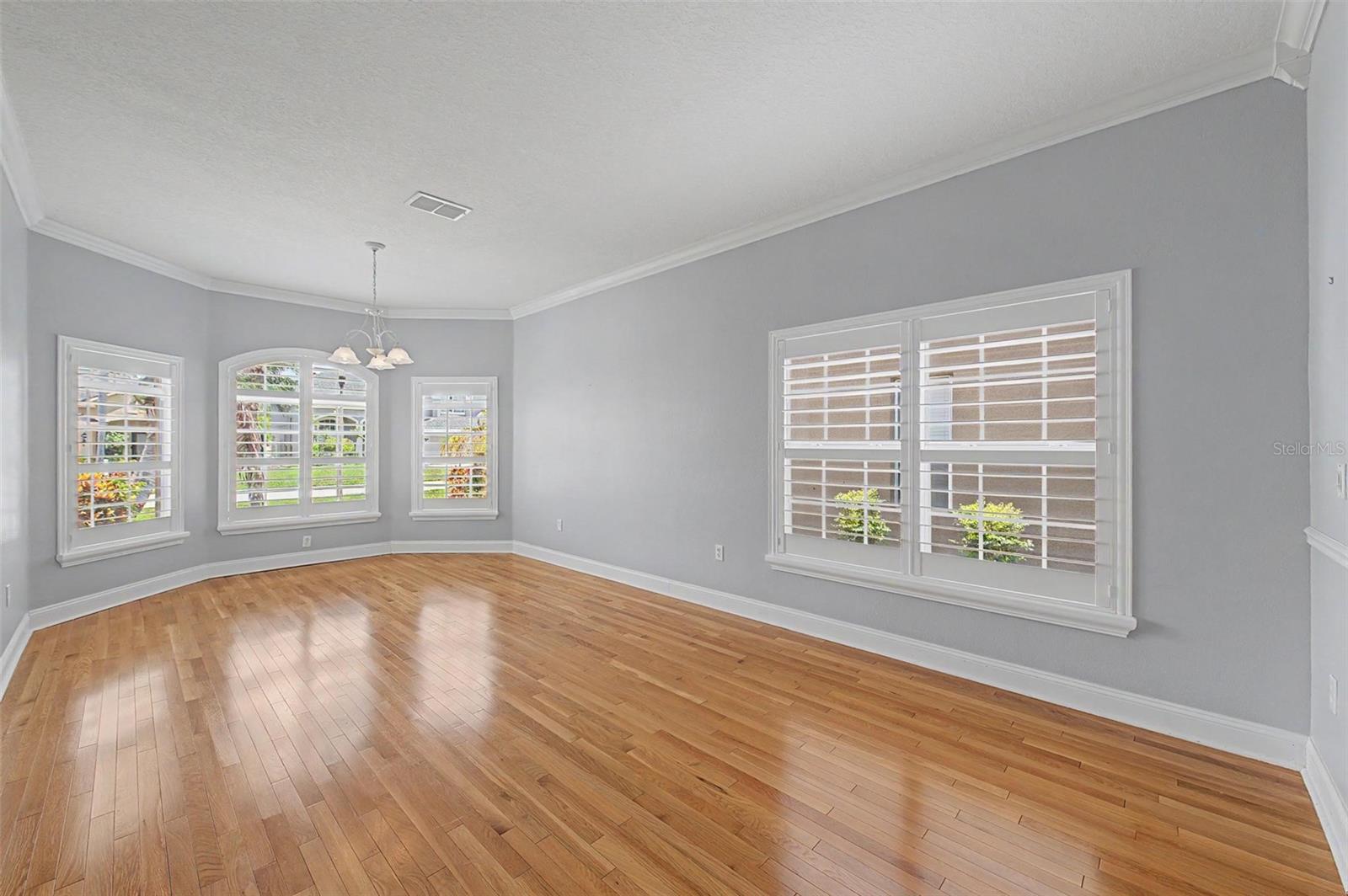 2811 Ravendale Ln Property Photo 5