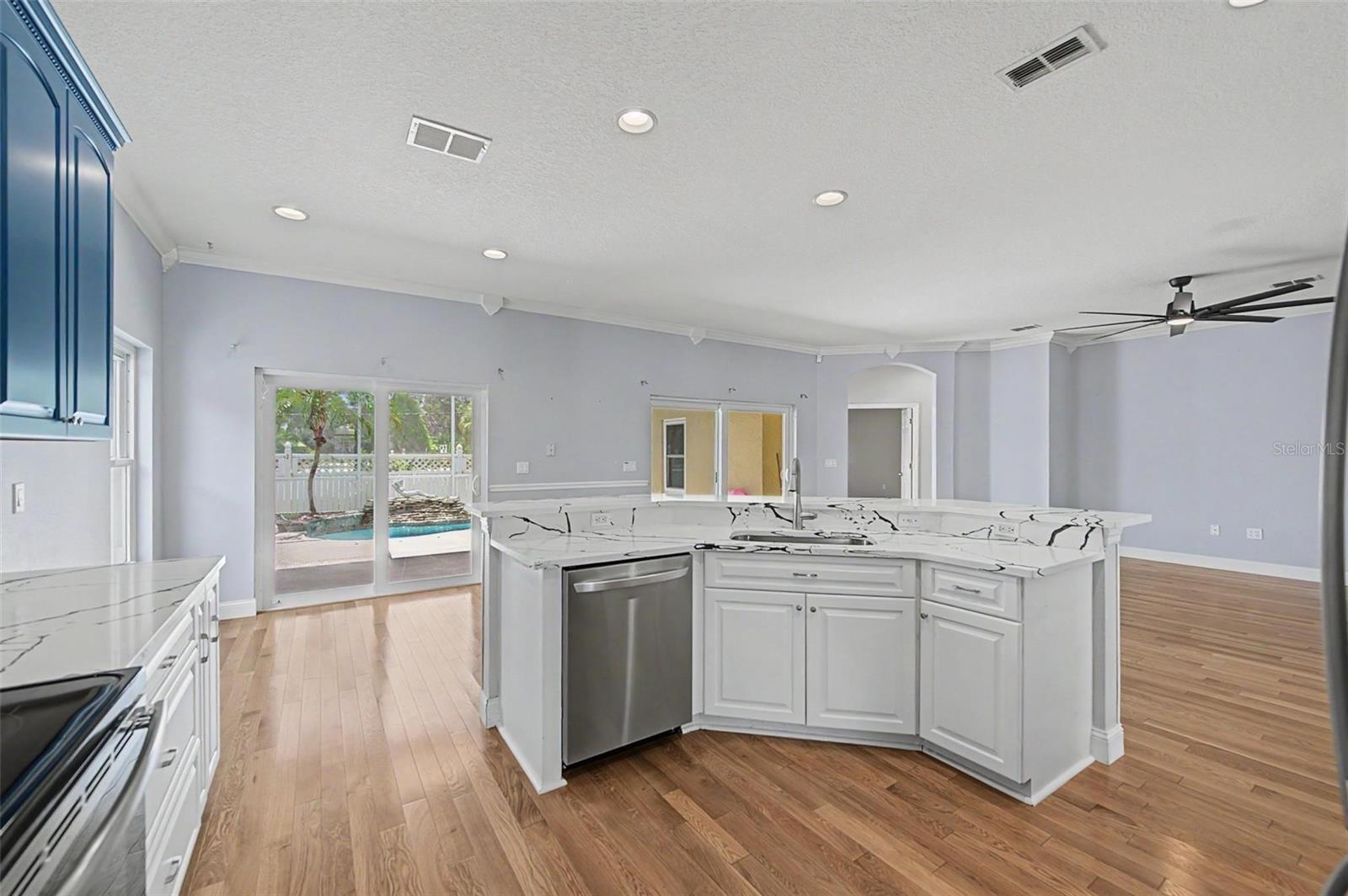 2811 Ravendale Ln Property Photo 8