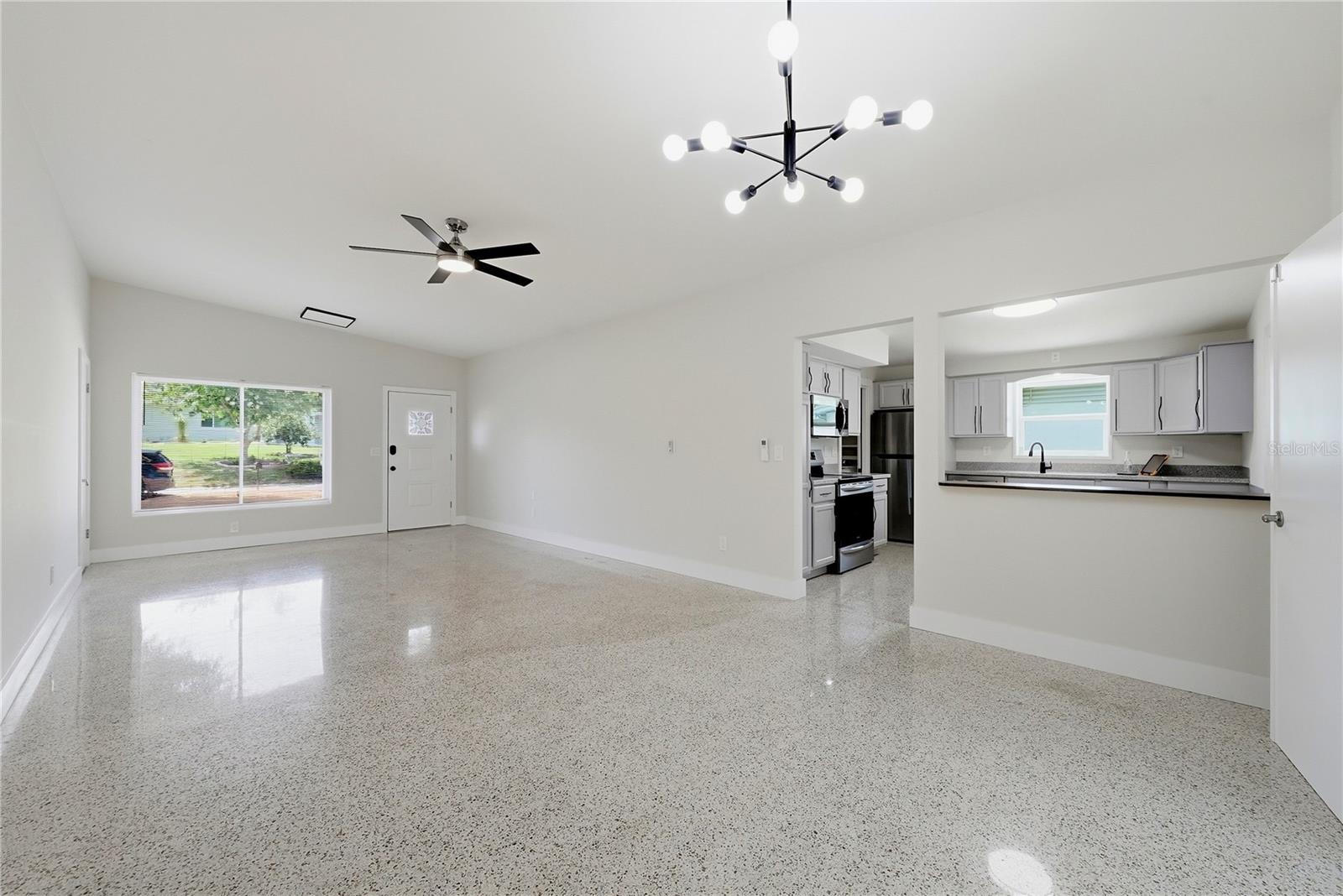 197 Overbrook Dr E Property Photo 10