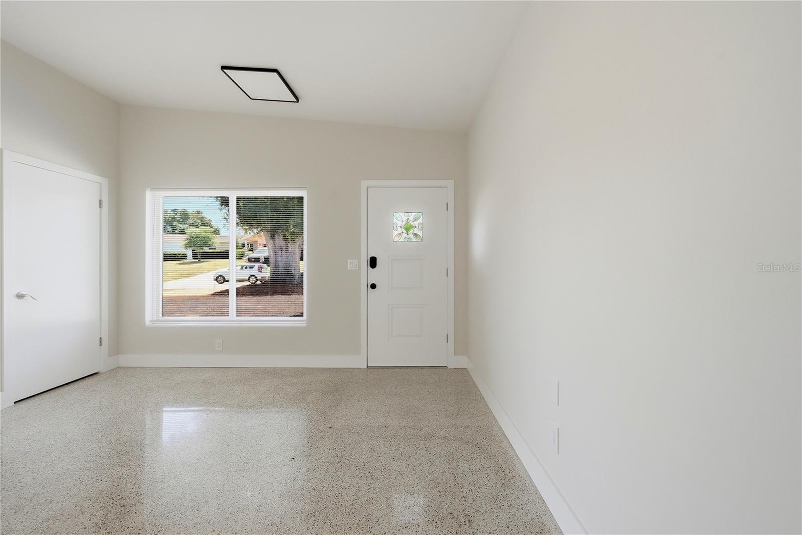 197 Overbrook Dr E Property Photo 11