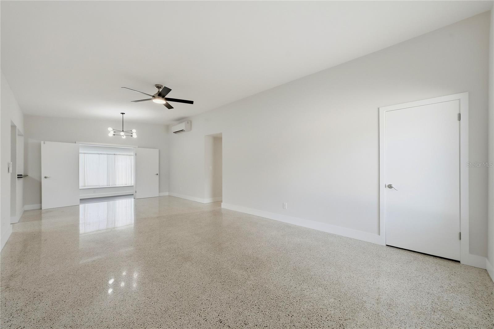 197 Overbrook Dr E Property Photo 12