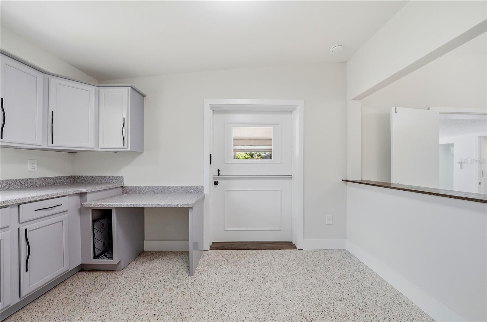197 Overbrook Dr E Property Photo 16