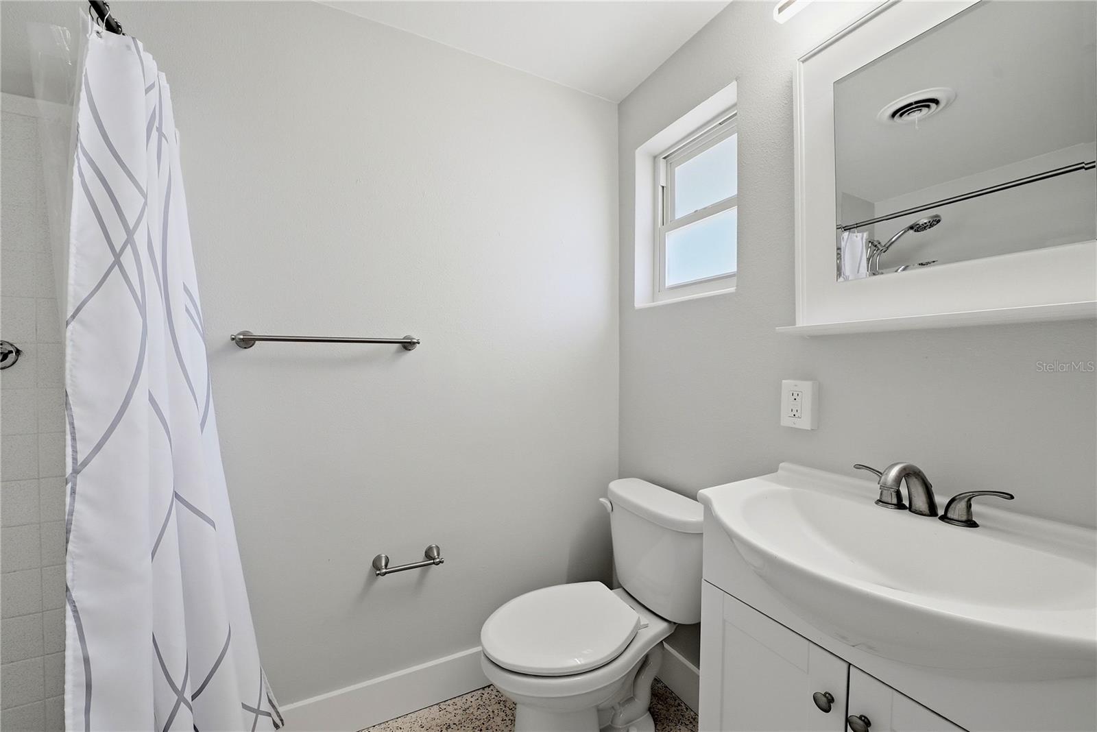 197 Overbrook Dr E Property Photo 25